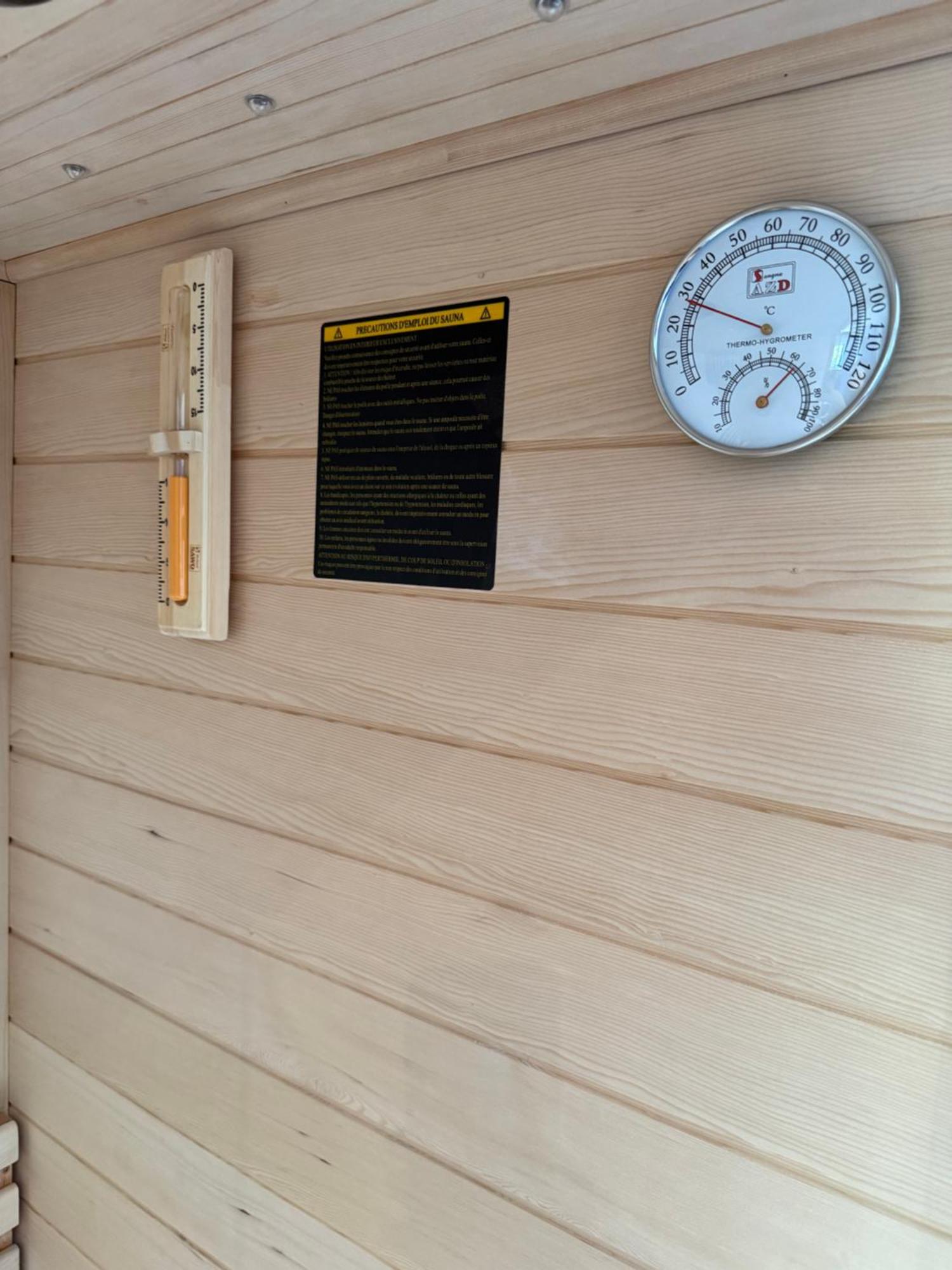 Capsule Retour Vers Le Futur Maubeuge Exterior photo