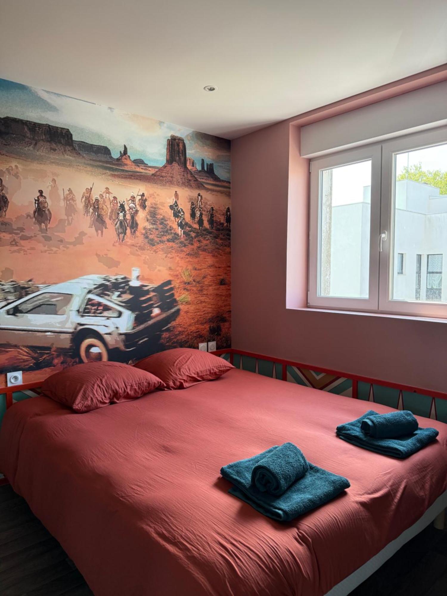Capsule Retour Vers Le Futur Maubeuge Exterior photo